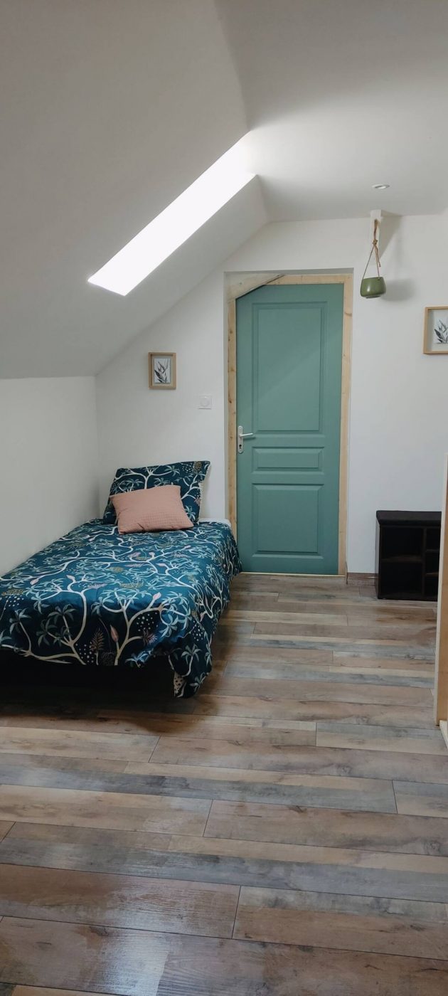 Maison avec bain nordique et étang privé – Image 2